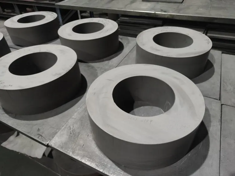 Anneaux roulants en carbure par rapport à l'acier et à la fonte&nbsp;: résistance à l'usure, applications et conseils de performance clairs